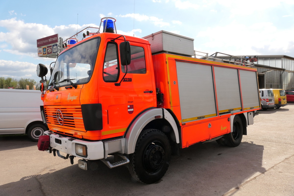 MERCEDES-BENZ 1019 AF Rüstwagen 4x4 TOP ZUSTAND - Vatrogasni kamion: slika 1 MERCEDES-BENZ 1019 AF Rüstwagen 4x4 TOP ZUSTAND - Vatrogasni kamion: slika 1