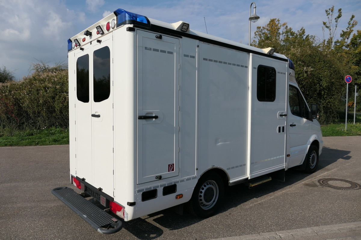 MERCEDES-BENZ 319 Sprinter 6-Zylinder Rettungswagen Strobel - Vozilo hitne pomoći: slika 4 MERCEDES-BENZ 319 Sprinter 6-Zylinder Rettungswagen Strobel - Vozilo hitne pomoći: slika 4