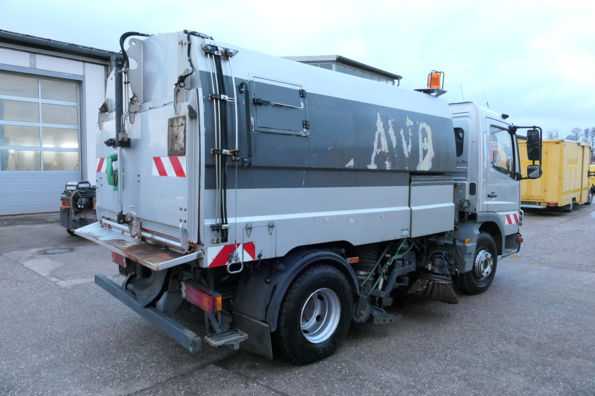 MERCEDES-BENZ Atego 1018 Rechtslenker Schmidt SK 500 R Rückfah - Autočistilica: slika 4 MERCEDES-BENZ Atego 1018 Rechtslenker Schmidt SK 500 R Rückfah - Autočistilica: slika 4