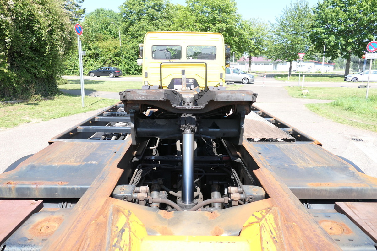 MERCEDES-BENZ KAMAG WBH 25 Wiesel Sattelkupplung Umsetzfahrz. - Kamion za prevoz kontejnera/ Kamion sa promenjivim sandukom: slika 2 MERCEDES-BENZ KAMAG WBH 25 Wiesel Sattelkupplung Umsetzfahrz. - Kamion za prevoz kontejnera/ Kamion sa promenjivim sandukom: slika 2