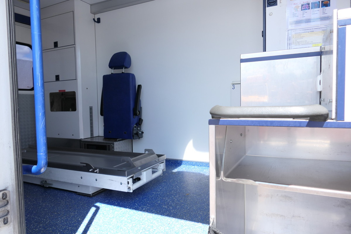 Vozilo hitne pomoći MERCEDES-BENZ Sprinter 519 CDI Klima Krankenwagen Fahrtec Aufb: slika 8