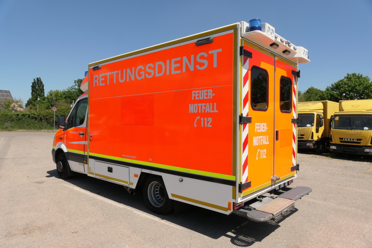 MERCEDES-BENZ Sprinter 519 CDI Klima Krankenwagen - Vozilo hitne pomoći: slika 4 MERCEDES-BENZ Sprinter 519 CDI Klima Krankenwagen - Vozilo hitne pomoći: slika 4
