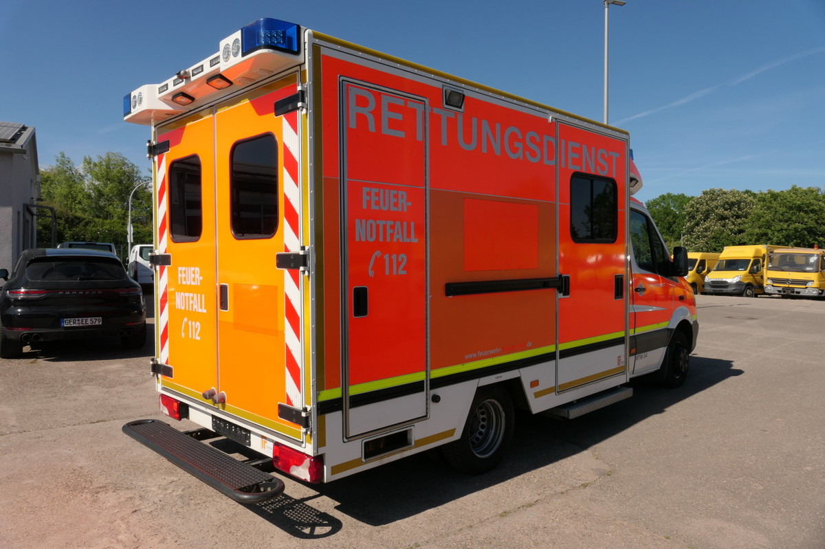 MERCEDES-BENZ Sprinter 519 CDI Klima Krankenwagen - Vozilo hitne pomoći: slika 3 MERCEDES-BENZ Sprinter 519 CDI Klima Krankenwagen - Vozilo hitne pomoći: slika 3