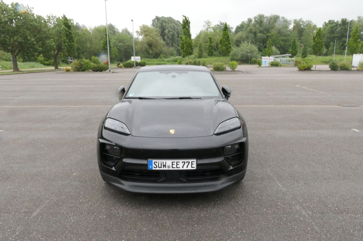 PORSCHE Macan 4 Electric - Bose Soundsystem Kombilimousi - SUV: slika 3 PORSCHE Macan 4 Electric - Bose Soundsystem Kombilimousi - SUV: slika 3