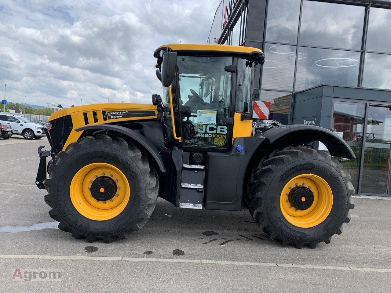 JCB Fastrac 4220 iCON - Traktor: slika 2 JCB Fastrac 4220 iCON - Traktor: slika 2