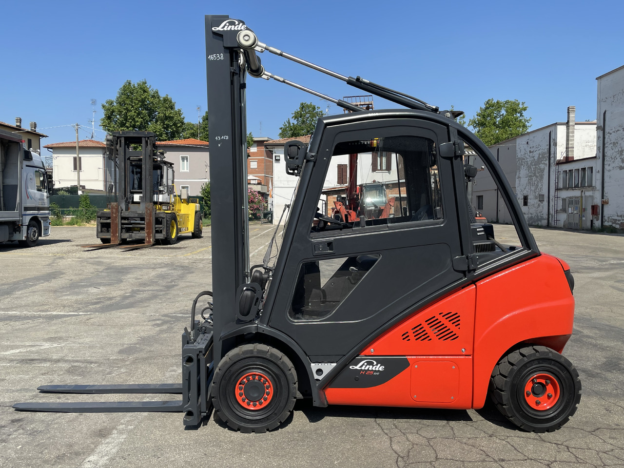 LINDE H 25 D - Dizel viljuškar: slika 2 LINDE H 25 D - Dizel viljuškar: slika 2