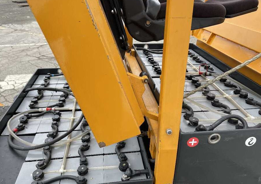 Montini 4000 AE (1000 ore di lavoro) - Električni viljuškar: slika 4 Montini 4000 AE (1000 ore di lavoro) - Električni viljuškar: slika 4