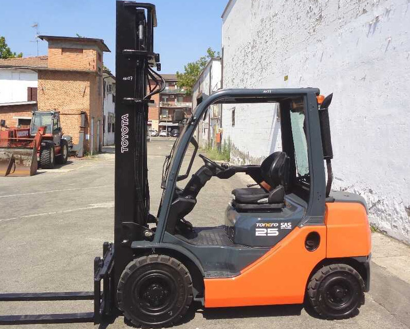 Toyota 06-8 FD 25 F - Dizel viljuškar: slika 3 Toyota 06-8 FD 25 F - Dizel viljuškar: slika 3