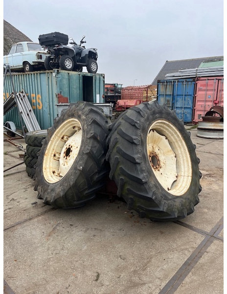 Pirelli 480\70 R38 TM 700 - Guma: slika 1 Pirelli 480\70 R38 TM 700 - Guma: slika 1
