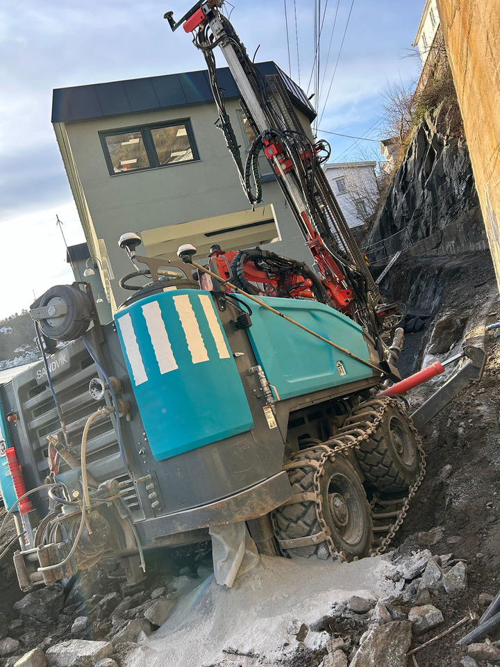 Sandvik Commando DC300Ri - Veliki kamon za bušenje: slika 3 Sandvik Commando DC300Ri - Veliki kamon za bušenje: slika 3