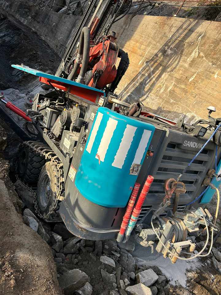 Sandvik Commando DC300Ri - Veliki kamon za bušenje: slika 1 Sandvik Commando DC300Ri - Veliki kamon za bušenje: slika 1