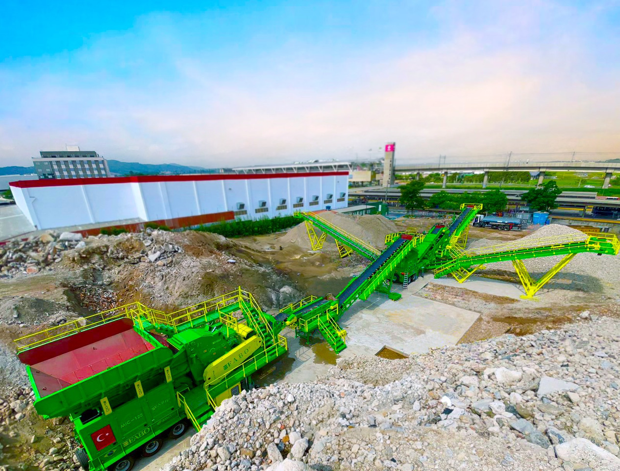 FABO Mobile crusher - Mobilna drobilica: slika 1 FABO Mobile crusher - Mobilna drobilica: slika 1