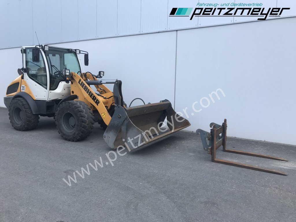 LIEBHERR Radlader L 508 C 4in1 Schaufel + Palettengabel - Utovarivač točkaš: slika 2 LIEBHERR Radlader L 508 C 4in1 Schaufel + Palettengabel - Utovarivač točkaš: slika 2