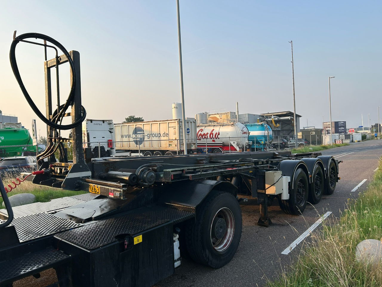 Van Hool Cable system 90 tipping / disc brakes bpw / lifting axle / remote control - Poluprikolica za prevoz kontejnera/ Poluprikolica sa promenjivim sandukom: slika 4 Van Hool Cable system 90 tipping / disc brakes bpw / lifting axle / remote control - Poluprikolica za prevoz kontejnera/ Poluprikolica sa promenjivim sandukom: slika 4