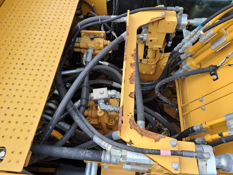 Bager guseničar Cat 320 NG: slika 20