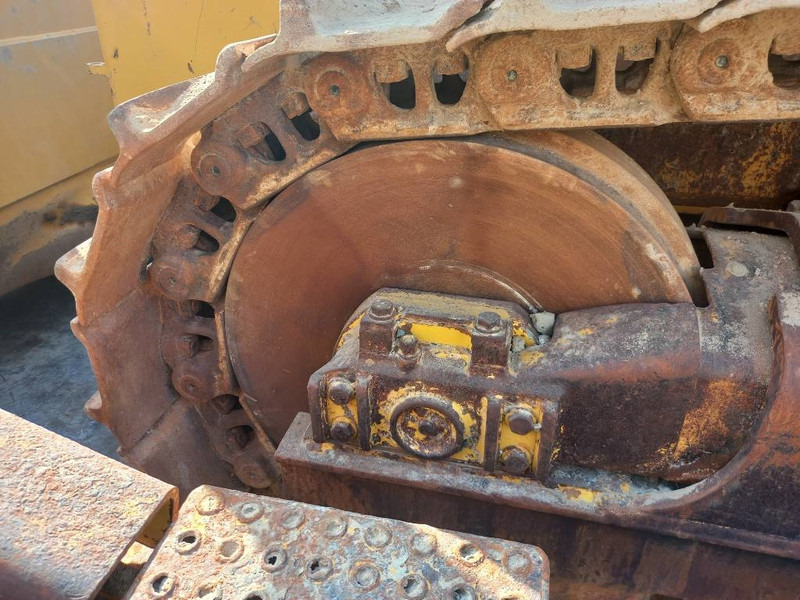 Buldožer Komatsu D155A-6R (4 Pcs available in Abu Dhabi): slika 11 Buldožer Komatsu D155A-6R (4 Pcs available in Abu Dhabi): slika 11