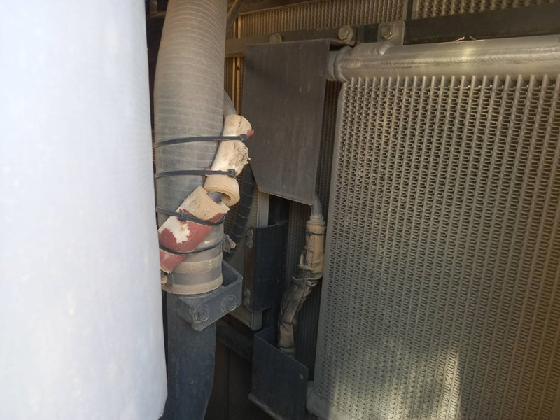 Buldožer Komatsu D155A-6R (4 Pcs available in Abu Dhabi): slika 17 Buldožer Komatsu D155A-6R (4 Pcs available in Abu Dhabi): slika 17