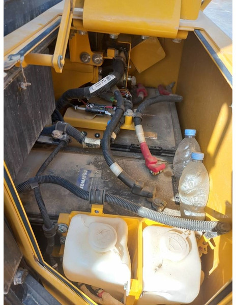 Buldožer Komatsu D155A-6R (4 Pcs available in Abu Dhabi): slika 15 Buldožer Komatsu D155A-6R (4 Pcs available in Abu Dhabi): slika 15