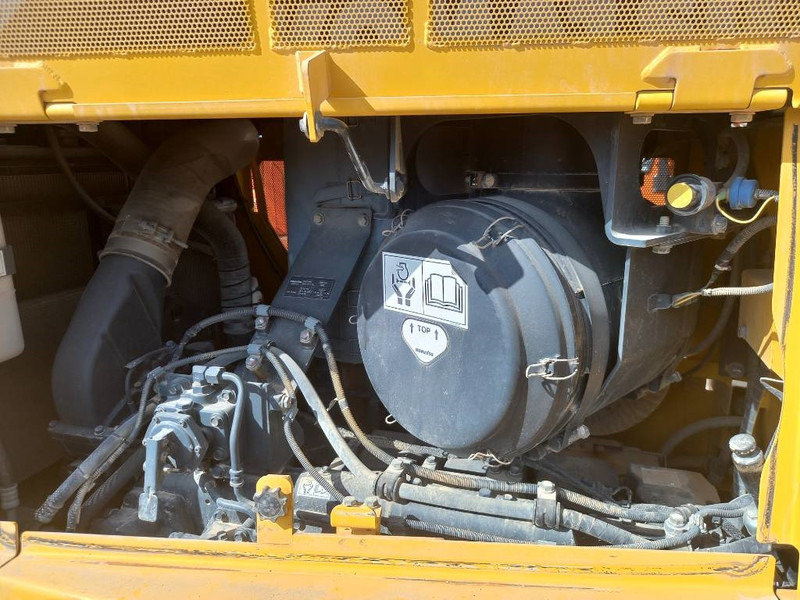 Buldožer Komatsu D155A-6R (4 Pcs available in Abu Dhabi): slika 19 Buldožer Komatsu D155A-6R (4 Pcs available in Abu Dhabi): slika 19