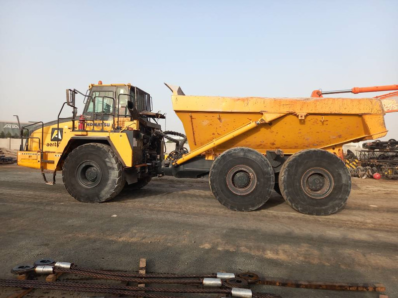 Komatsu HM400-3R (4 pcs available in Abu Dhabi) - Zglobni kiper: slika 1 Komatsu HM400-3R (4 pcs available in Abu Dhabi) - Zglobni kiper: slika 1