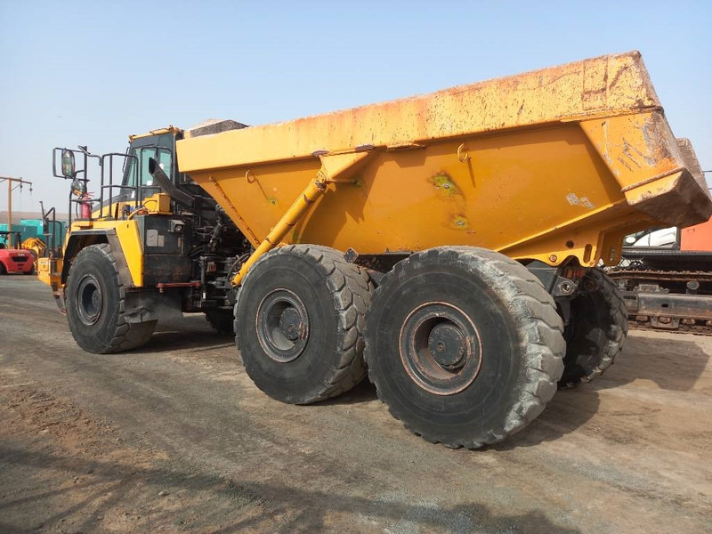 Zglobni kiper Komatsu HM400-3R (4 pcs available in Abu Dhabi): slika 11