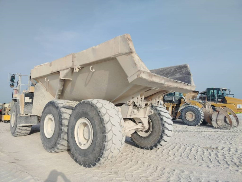 Komatsu HM400-3R (4 pieces available in Abu Dhabi) - Zglobni kiper: slika 5 Komatsu HM400-3R (4 pieces available in Abu Dhabi) - Zglobni kiper: slika 5