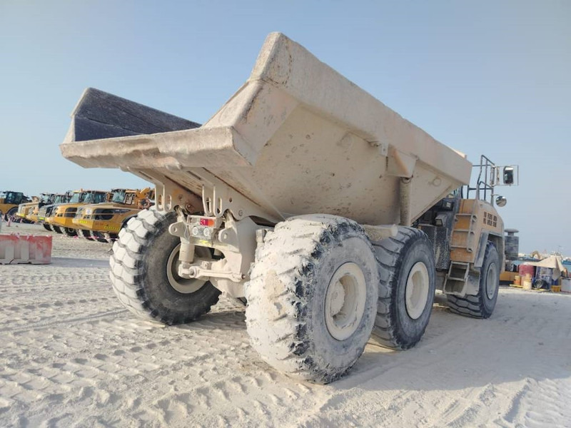 Komatsu HM400-3R (4 pieces available in Abu Dhabi) - Zglobni kiper: slika 5 Komatsu HM400-3R (4 pieces available in Abu Dhabi) - Zglobni kiper: slika 5