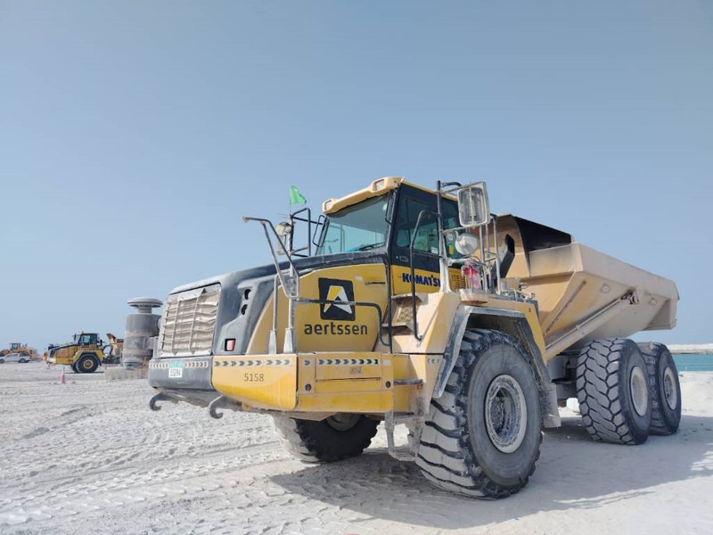 Komatsu HM400-3R (4 pieces available in Abu Dhabi) - Zglobni kiper: slika 3 Komatsu HM400-3R (4 pieces available in Abu Dhabi) - Zglobni kiper: slika 3