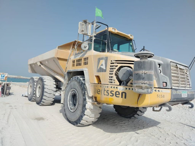 Komatsu HM400-3R (4 pieces available in Abu Dhabi) - Zglobni kiper: slika 4 Komatsu HM400-3R (4 pieces available in Abu Dhabi) - Zglobni kiper: slika 4