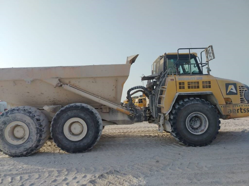 Komatsu HM400-3R (4 pieces available in Abu Dhabi) - Zglobni kiper: slika 2 Komatsu HM400-3R (4 pieces available in Abu Dhabi) - Zglobni kiper: slika 2