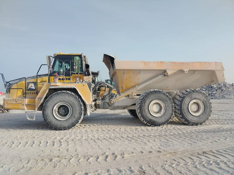 Komatsu HM400-3R (4 pieces available in Abu Dhabi) - Zglobni kiper: slika 1 Komatsu HM400-3R (4 pieces available in Abu Dhabi) - Zglobni kiper: slika 1