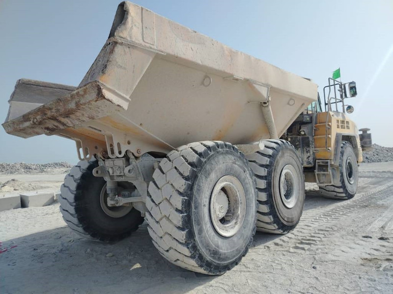 Komatsu HM400-3R (4 pieces available in Abu Dhabi) - Zglobni kiper: slika 5 Komatsu HM400-3R (4 pieces available in Abu Dhabi) - Zglobni kiper: slika 5