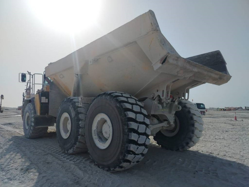 Komatsu HM400-3R (4 pieces available in Abu Dhabi) - Zglobni kiper: slika 4 Komatsu HM400-3R (4 pieces available in Abu Dhabi) - Zglobni kiper: slika 4