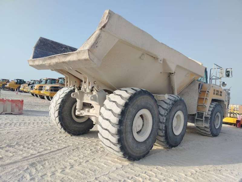 Komatsu HM400-3R (4 pieces available in Abu Dhabi) - Zglobni kiper: slika 4 Komatsu HM400-3R (4 pieces available in Abu Dhabi) - Zglobni kiper: slika 4