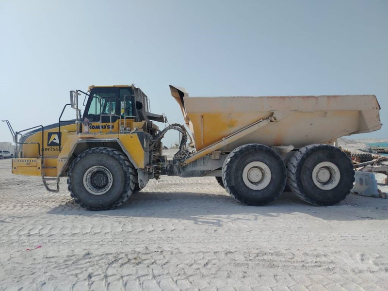 Komatsu HM400-3R (4 pieces available in Abu Dhabi) - Zglobni kiper: slika 1 Komatsu HM400-3R (4 pieces available in Abu Dhabi) - Zglobni kiper: slika 1