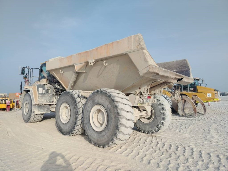 Komatsu HM400-3R (4 pieces available in Abu Dhabi) - Zglobni kiper: slika 3 Komatsu HM400-3R (4 pieces available in Abu Dhabi) - Zglobni kiper: slika 3