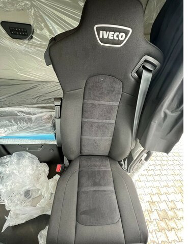 IVECO S-Way AS440S49T/P - AF4T COMFORT+AERO+ LED+NAVI... - Tegljač: slika 4 IVECO S-Way AS440S49T/P - AF4T COMFORT+AERO+ LED+NAVI... - Tegljač: slika 4