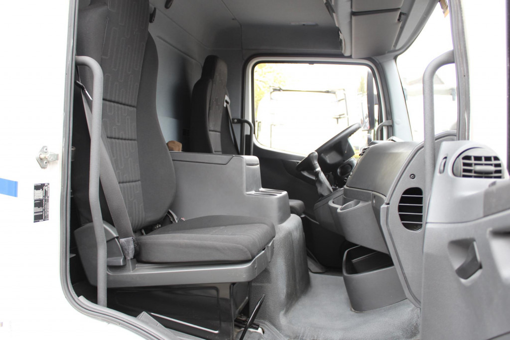 Mercedes-Benz Atego 818 E6 Koffer Klima LDW Schalter LBW - Kamion: slika 4 Mercedes-Benz Atego 818 E6 Koffer Klima LDW Schalter LBW - Kamion: slika 4