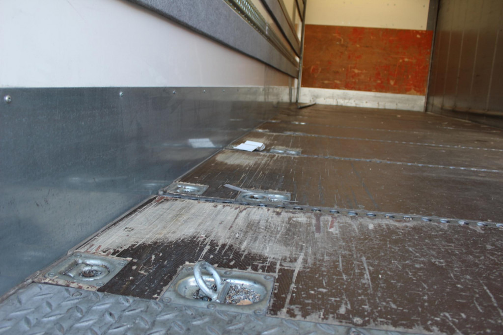 MAN TGM 18.290 Plane-Koffer 7,5 m Klima 499TKm - Kamion sa ceradom: slika 3 MAN TGM 18.290 Plane-Koffer 7,5 m Klima 499TKm - Kamion sa ceradom: slika 3