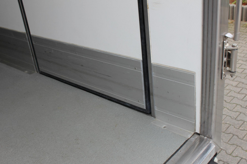 Mercedes-Benz Atego  1024 E6 TK T-1000R Strom Tür+LBW Nur 85Tkm - Hladnjača: slika 4 Mercedes-Benz Atego  1024 E6 TK T-1000R Strom Tür+LBW Nur 85Tkm - Hladnjača: slika 4