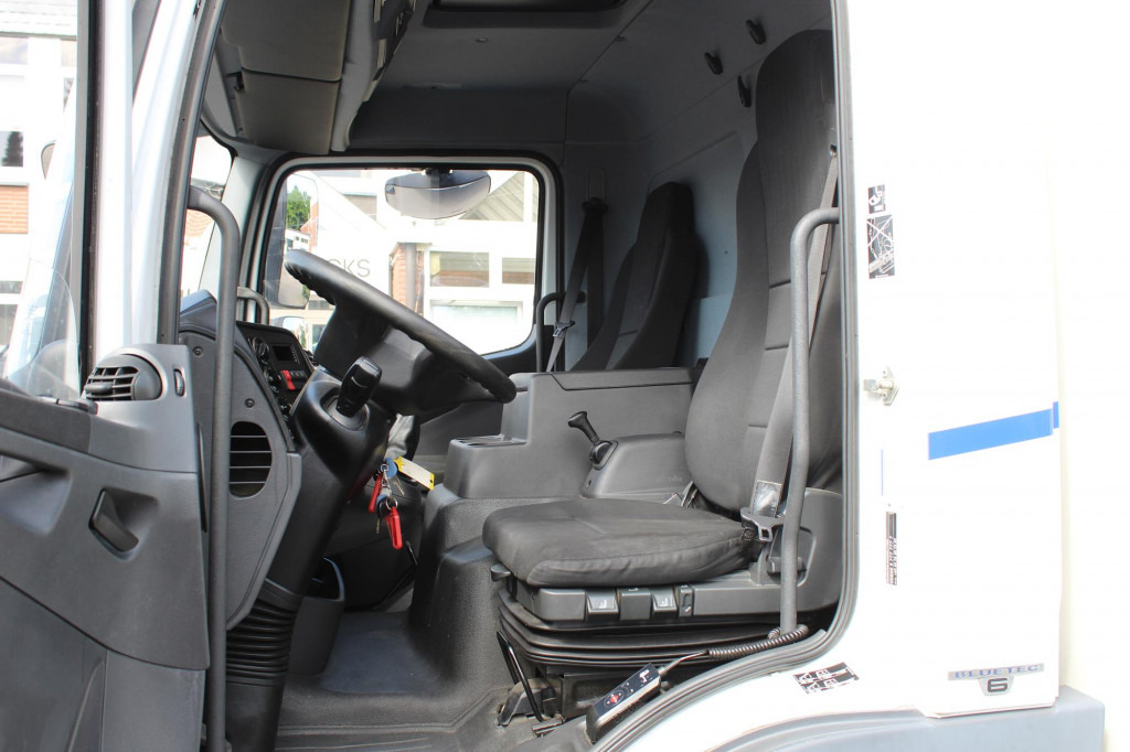 Mercedes-Benz Atego 1221 E6 Koffer Klima LDW Schalter LBW - Kamion sa zatvorenim sandukom: slika 5 Mercedes-Benz Atego 1221 E6 Koffer Klima LDW Schalter LBW - Kamion sa zatvorenim sandukom: slika 5