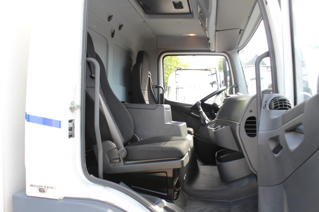 Mercedes-Benz Atego 1221 E6 Koffer Klima LDW Schalter LBW - Kamion sa zatvorenim sandukom: slika 4 Mercedes-Benz Atego 1221 E6 Koffer Klima LDW Schalter LBW - Kamion sa zatvorenim sandukom: slika 4
