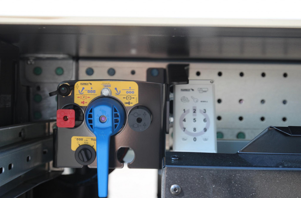 SCHMITZ Thermo King Spectrum A500 Bi-Temp DS Strom BB - Poluprikolica hladnjače: slika 5 SCHMITZ Thermo King Spectrum A500 Bi-Temp DS Strom BB - Poluprikolica hladnjače: slika 5