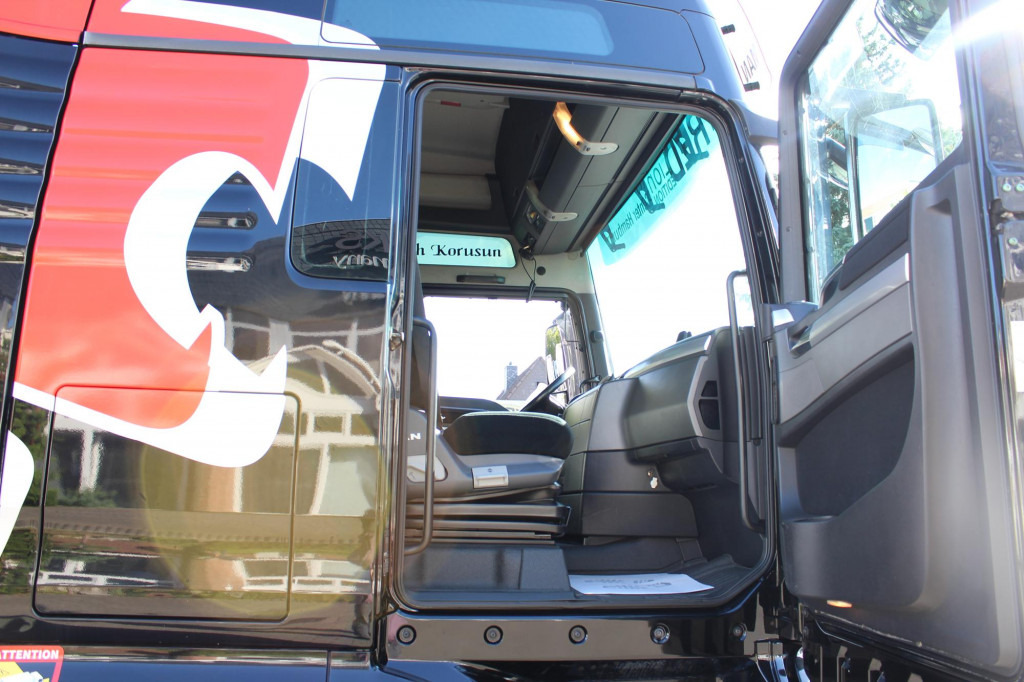 MAN TGX 18.480 XXL Retarder Standheizung - Tegljač: slika 2 MAN TGX 18.480 XXL Retarder Standheizung - Tegljač: slika 2