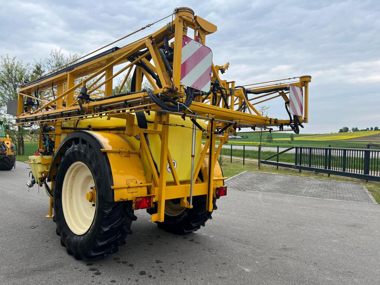 Dubex Vector 27m 3200 Liter Spritze, Baujahr 2002 - Vučena prskalica: slika 3 Dubex Vector 27m 3200 Liter Spritze, Baujahr 2002 - Vučena prskalica: slika 3