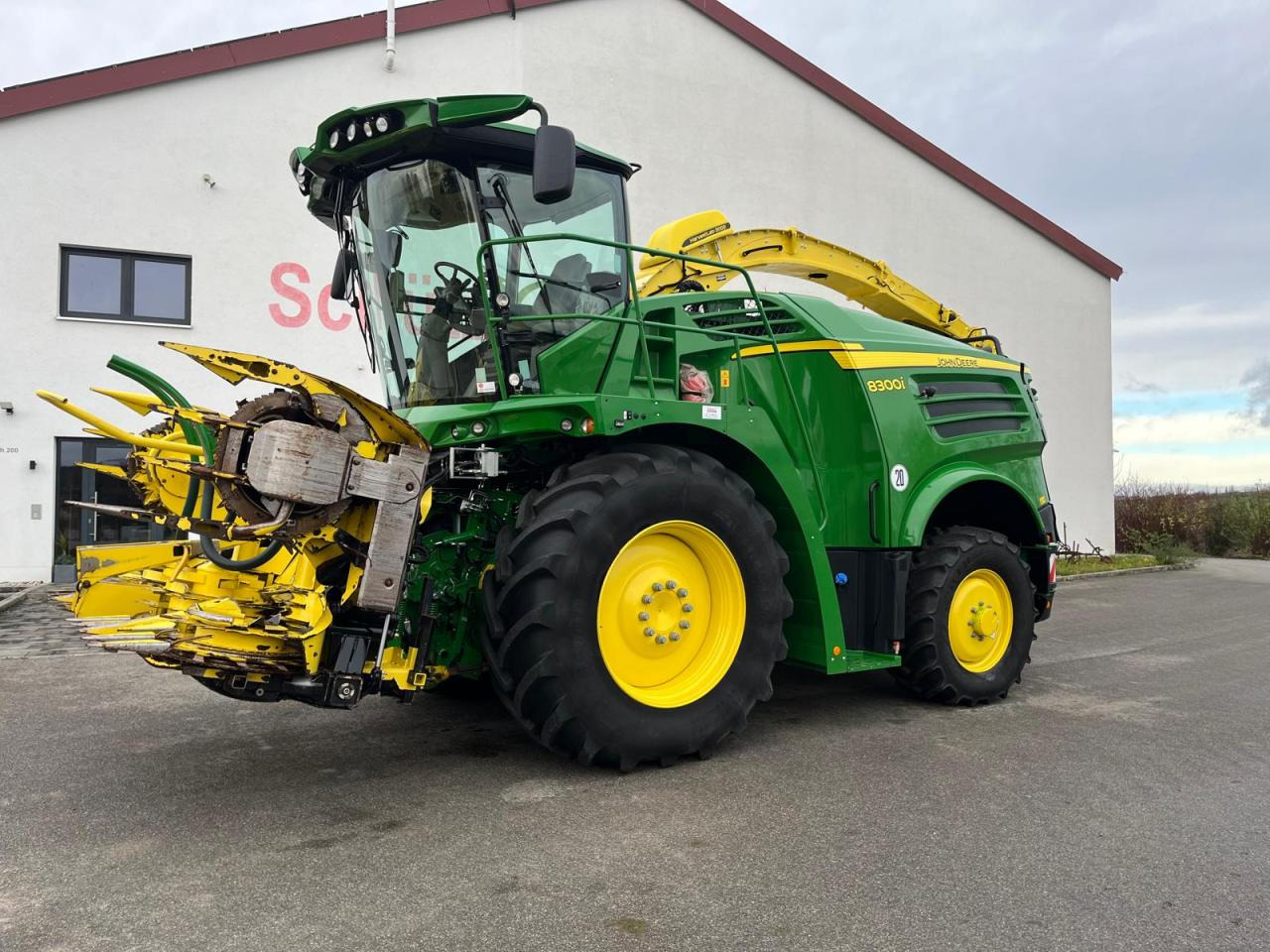 John Deere 8300i Feldhäcksler, Harvestlap, Pickup, Kemper, erst 910 Betriebsstunden, Baujahr 2018 - Kombajn za stočnu hranu: slika 2 John Deere 8300i Feldhäcksler, Harvestlap, Pickup, Kemper, erst 910 Betriebsstunden, Baujahr 2018 - Kombajn za stočnu hranu: slika 2