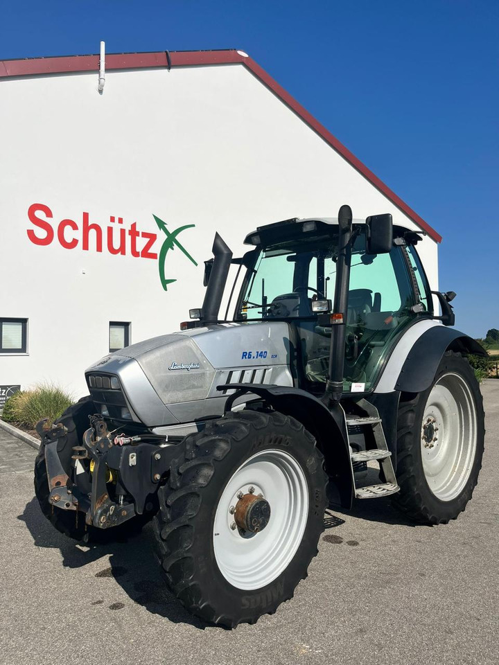 Lamborghini R6.140 DCR mit Frontzapfwelle und Frontkraftheber, Pflegeschlepper - Traktor: slika 1 Lamborghini R6.140 DCR mit Frontzapfwelle und Frontkraftheber, Pflegeschlepper - Traktor: slika 1