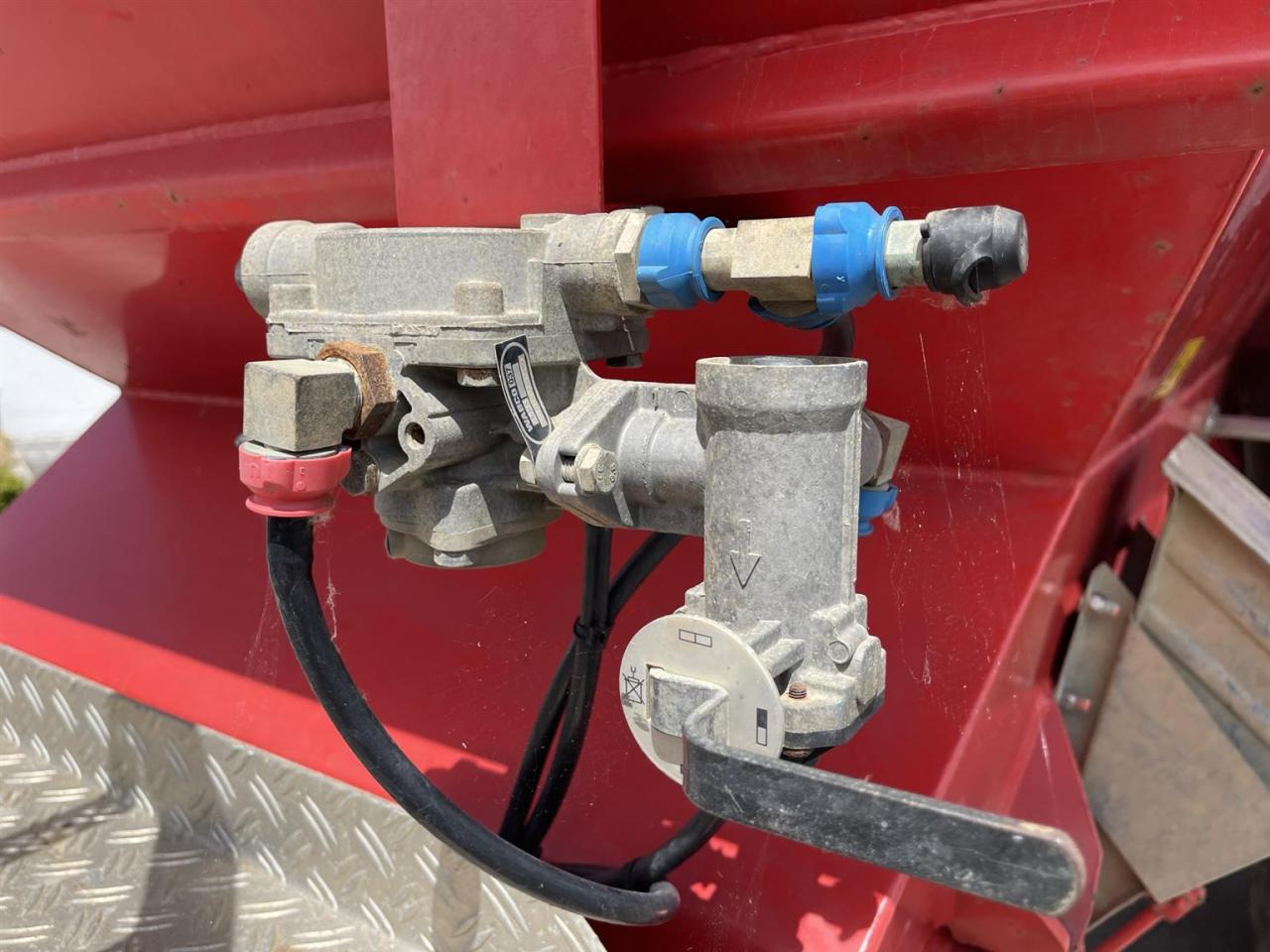 Rasipač veštačkog đubriva Rauch TWS 5000 Düngerwagen mit Deichsel-Lenkung und Streuer Axera H-EMC, gepflegter Zustand: slika 10