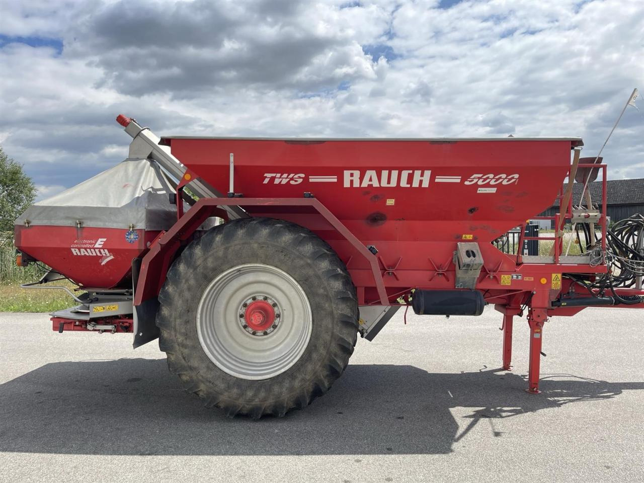 Rasipač veštačkog đubriva Rauch TWS 5000 Düngerwagen mit Deichsel-Lenkung und Streuer Axera H-EMC, gepflegter Zustand: slika 7