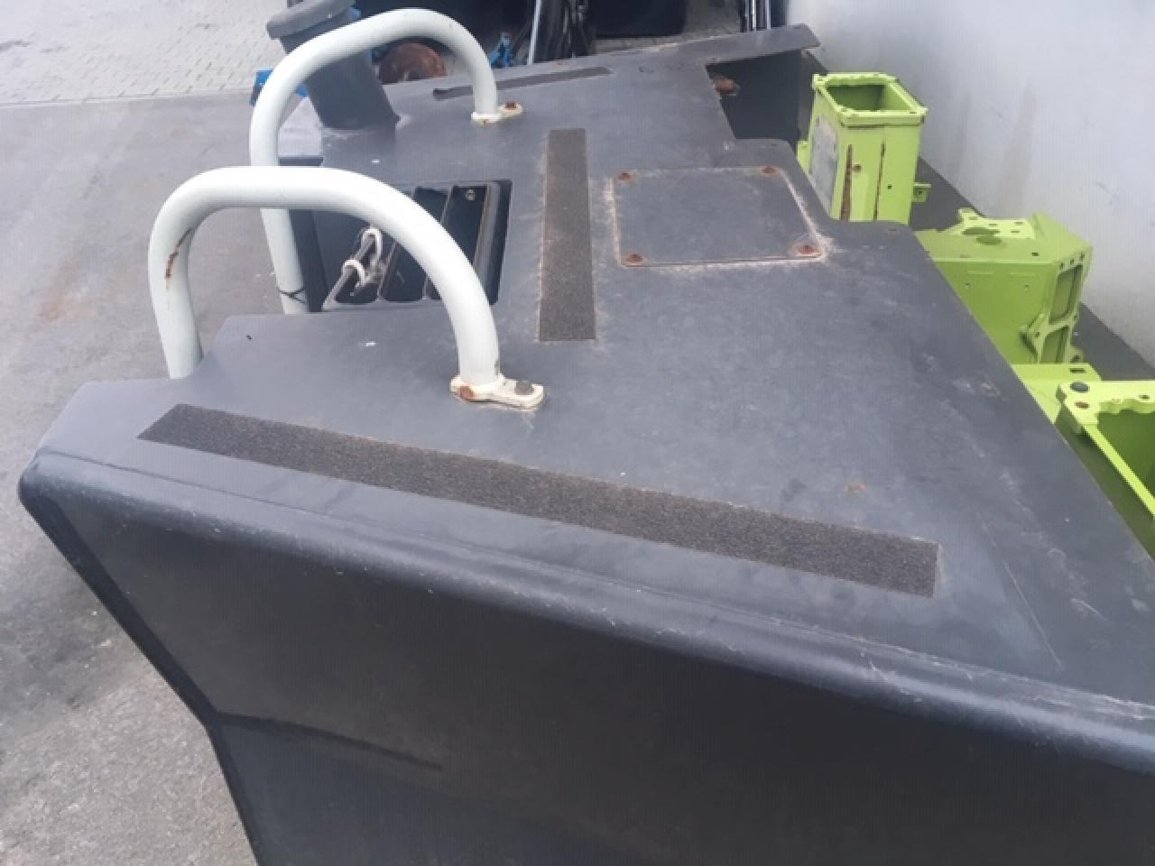 CLAAS Dieseltank für Claas Xerion, 4000 - Rezervni deo: slika 3 CLAAS Dieseltank für Claas Xerion, 4000 - Rezervni deo: slika 3